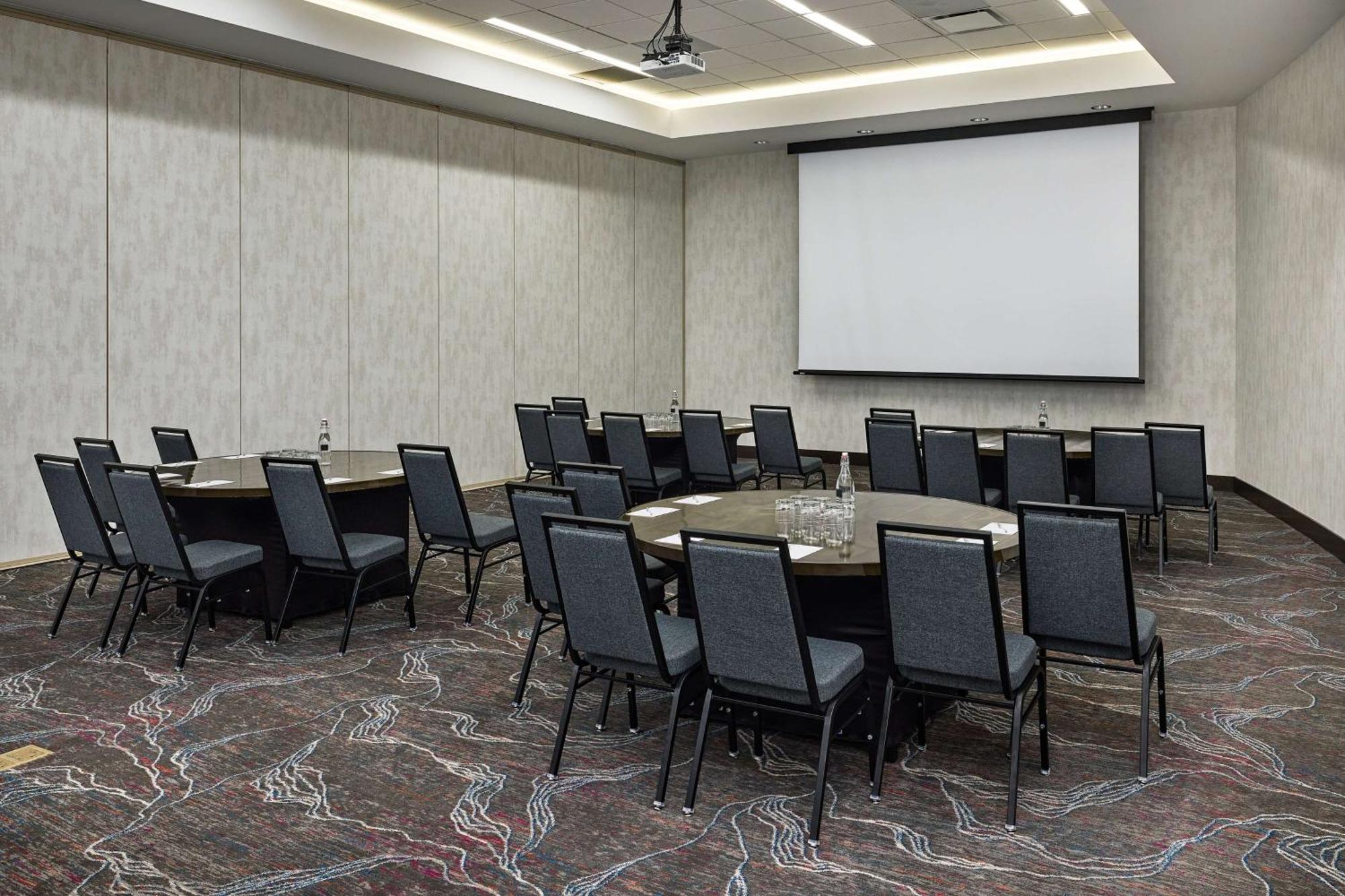 Hotel Hilton Garden Downtown Convention Center 3*